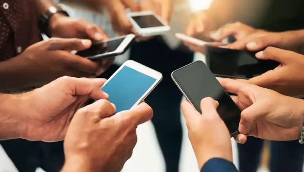 Uzun Ömürlü Akıllı Telefon Seçiminde İşletim Sistemi ve Donanım Kriterleri